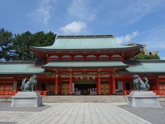 昭和57年に造営された現社殿。
一つの社殿内に五社神社と諏訪神社の御祭神が、祀られています。