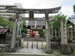 大将軍神社 三條社 東の鳥居・ここからお参りしました。

大将軍とは陰陽師において方位の吉凶をつかさどる八将神のひとつだそうで、牛頭天王の息子にあたります。
牛頭天王は神仏習合の神ですが、素戔嗚尊と同一視されています。

境内は綺麗な花がたくさん咲いていて、お参りして良かったです。