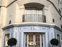 フランス・パリ モンテーニュ通り「Dior」

2022年3月6日、30番地の「ディオール」本店が
リニューアルオープンしました。