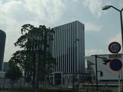 では帰りましょう～
他本日の収穫、フライングタイガー
Flying Tiger Copenhagen
でお遊びセットや文具など。。（=浪費）
欲しかった子ども達の靴は全然種類が探せず買えませんでした。
あ、でも調子が悪くてちゃんとしたのを買いたかった（本当はモンベルがよかったけど売り切れがち）軽くてしっかりした造りの折り畳み傘をスポーツショップで買えたので、お目当て一つは達成★

丸々一日遊びつくすのも楽しいけど、ちょっと気合と覚悟が必要なので…ゆるっとこんな過ごし方で、贅沢な連休となりました♪
息子の振休が全然ないのですが、娘ちゃんはちょこちょことあるのでまた楽しいことを計画したいと思います（ま、普通に土日いってもいいんですけどね、空いてる＆お泊り安いのがいいですよね、平日振休＾＾）。

途中、発見した開業予定のヒルトン横浜！！ここだと景色はどうなのかなあ？！と思いながらもテンション上がる～
近すぎてなかなかラグジュアリーホテルステイはケチってしまいますが＾＾；ちょっと気になるホテルに7月予定を入れてみました。10月も、けど子どもの予定があるのでどうなるのかわかりません＾＾；キャンセルし忘れないことだけ注意して、とにかく計画立てます笑！！
中身あまりない旅行記、お読みいただきありがとうございました。おしまい。