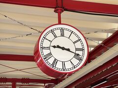 豊島園駅に到着。時計もレトロな感じで雰囲気あり。
