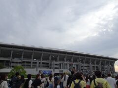 スタジアムが見えました。
北海道には札幌ドームしかないし、小さなスタジアムしかないのでこの規模は人生初。

でかい！！めちゃでかい！！！