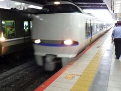 特急サンダーバード
新大阪から金沢までこれに乗って移動。
