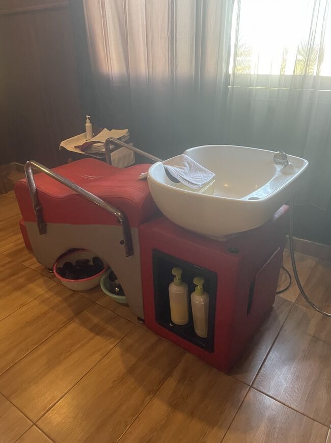 最後はクリームバス（ヘアートリートメント）でシメ〆<br />余りの気持ちよさに、5回位寝落ちしてました。<br />3時間半の施術時間も、あっという間。<br />全身上から下までピッカピカになって、とても満足です。<br />私を担当してくれたウラさんに、疲れなかった？と聞いてみたけど、「ダイジョーブ」と言ってくれました。<br />日本語もとってもお上手でした。