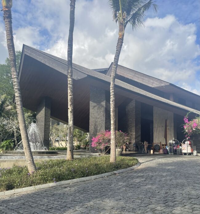 そして今回私が宿泊したのは、森をテーマにして新しく作られたリンバホテル。<br />広大な敷地の中に森林地帯があり、朝は鳥のさえずりや水の流れる音で目覚める、自然と一体化した心休まるホテルでした。