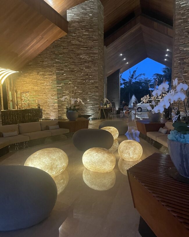 開放的なロビーから