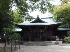 小牧の市街地中心部に鎮座している小牧神明社。織田信長が清洲から分霊して創建されたと伝わっています。境内は木々も多く、静かな空気があるところでした。