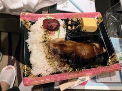 12日の朝食用に前日にドンキーで鮭弁を買って来ました。
ご飯もおかづもおいしかったです。