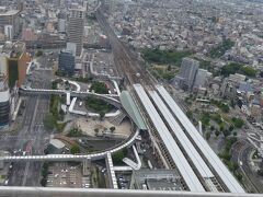 岐阜駅は立派で驚きました。

名鉄名古屋駅から半円の歩道橋に昇り（エレベーター有）JR岐阜駅に向かいました。