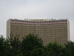 ホテル ウズベキスタン
老舗の高級ホテル。ソ連テイスト？あのAPAの元谷社長ご夫妻も宿泊されたことがあるそうです。