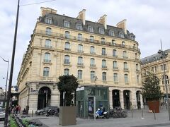 フランス・パリ『Hilton Paris Opera』

ホテル『ヒルトン パリ オペラ』の外観の写真。

まさか以前ちらっと載せたホテルに宿泊することになるとは・・・。
ヒルトン・オナーズのダイヤモンドメンバーになっていなかったら
泊まることはなかったと思います。