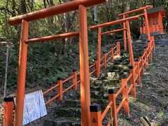 桂浜公園駐車場からすぐのところにあった【桂浜稲荷神社】（通称：龍馬稲荷神社）
道路沿い（道路わき？）にひょっこり建つ神社でこのときは参拝者などはまったく無し