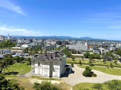 そして、裏手の鳥取城跡に登って仁風閣の景色