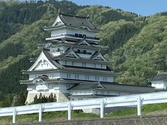 車窓から平成４年に開館した登録博物館、勝山城博物館や・・