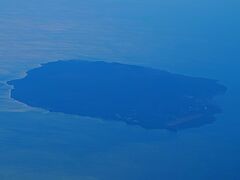 羽田空港発　沖縄行　JAL909便　　　　38/　　30

伊豆大島