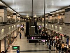 アウトラム・パーク駅からノースイーストラインで南へひと駅。