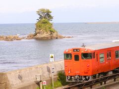 雨晴海岸
氷見線と
