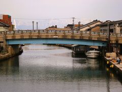 新湊内川
射水市新湊地区の港町・内川。富山新港から東西約3.5kmにわたり続く河川です。