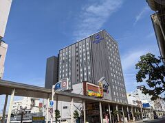 駅前の通りから歩いて5、6分程でダイワロイネットホテル青森に到着。宿だけ予約しようとするとツインで40,000円でした。