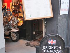 　以前から行ってみたかった奈良の英国式ティールーム「Brighton Tea Room」。ユニオンジャックが目印の紅茶専門店。
