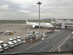 まずは羽田空港から