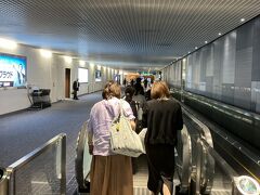 羽田空港から出発です。