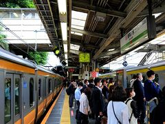 東京からは、中央線の快速電車を乗り継ぎ、御茶ノ水へ。。