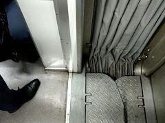 帰宅ラッシュの真っ只中ですが、メトロに乗って、アテもなく移動。。
