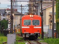 早朝、岳南電車の一番列車で出発します。。