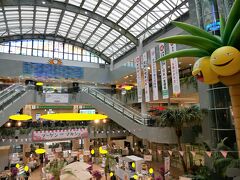 約45分で宮崎ブーゲンビリア空港に到着。
南国らしい雰囲気の空港です。