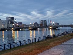 萬代橋
確か、水島新司先生の「あぶさん」で景浦安武の登場シーンで使われたこともあったような気がします。