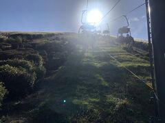 大室山に来ました。リフトで頂上まで登ります。