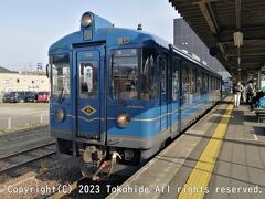 西舞鶴駅

KTR700形のKTR708をリニューアルした観光列車『丹後あおまつ号』に乗車します。
『丹後あおまつ号』は予約不要で普通運賃のみで乗車できる観光列車です。


西舞鶴駅：https://ja.wikipedia.org/wiki/%E8%A5%BF%E8%88%9E%E9%B6%B4%E9%A7%85
西舞鶴駅：https://trains.willer.co.jp/station/nishimaizuru/
KTR700形：https://ja.wikipedia.org/wiki/%E5%8C%97%E8%BF%91%E7%95%BF%E3%82%BF%E3%83%B3%E3%82%B4%E9%89%84%E9%81%93KTR700%E5%BD%A2%E6%B0%97%E5%8B%95%E8%BB%8A
KTR708：https://raillab.jp/car/67726
丹後あおまつ号：https://travel.willer.co.jp/train/tantetsu/aomatsu/