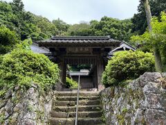 清水寺山門。
元は佐毘賣山神社の別当だった神宮寺の山門（19世紀築）でしたが、昭和6年に神宮寺は清水寺に合併され、そのときに移築しました。