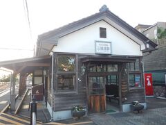 無人。昔のように建てられた新しい駅舎。「抜海駅」が恋しい。

夕陽の素晴らしいという海岸へ。日没までまだまだのお日さまのようだけど・・・。