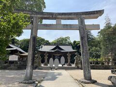 神社に立ち寄り、今回も無事にお城めぐりができたことに感謝します。