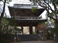 次はもう一つ長府藩主の菩提寺である功山寺。こちらも名刹という雰囲気がある。こちらは山門。