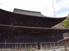 功山寺の仏殿は国宝です。美しい屋根と思いました。