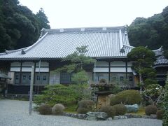 近鉄鳥羽駅から歩いて１５分程、樋ノ山の麓に鎮座される常安寺を参拝しました。
山門や本堂、鐘楼は歴史を感じる立派なもので九鬼水軍を率いた武将の菩提寺である歴史を感じることができました。 
