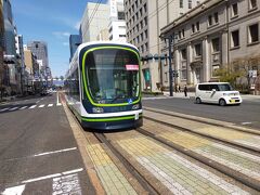 いったんホテルに戻り、荷物を運びます。
初めての路面電車。
