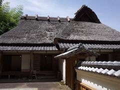 中岡慎太郎生家
オリジナルの場所に建物が復元されています。
柏木村の庄屋、かつ北川郷の村々を束ねる大庄屋の跡取りとして生まれました。
1838年の出来事です。身分は農民です。