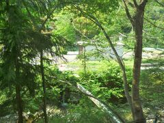 今朝も好い天気に成りました、

窓を開ければ小川のせせらぎが聞こえる長閑な山間の雰囲気ばかりです…、もう少し木々を剪定すれば明るく成って景観も好いと思うのですが？。

＊詳細はクチコミでお願いします