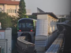 　昭和島駅で各駅停車を追い抜きます。