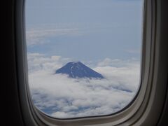 席は１Cだったんですが，少し望遠にしたら隣の窓から富士山を捉えることが出来ました