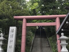 金棒に触れパワーをいただいてから、前日に階段下からご挨拶だけした湯澤神社へ。

