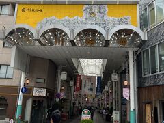 櫛田神社の裏手から「上川端商店街」が続きます。