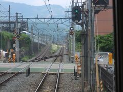 10時35分 お花畑駅を出発

複線の線路のように見えますが､左の線路は西武線への連絡線

高台の上の西武秩父駅にはLaviewが停車しています