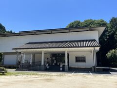 次は岩村城へ。登城の前に資料館に立ち寄り、日本100名城のスタンプも押させていただきました。