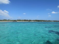 船に戻って
竹富島、海から見るととっても平坦なことがよくわかります。