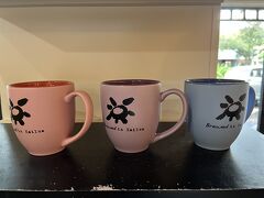 ■Morning Brew

限定のマグカップなどもあり、ついつい収集したくなりますが、今回はパス。

お土産を買いすぎると、帰りの飛行機で手荷物重量が7㎏を越えて追加料金をとられてしまうので、今回の滞在では本当に欲しいものしか買いませんでした。